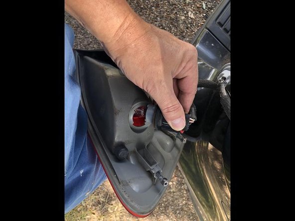 2011 Jeep Grand Cherokee Tail Light Replacement: crwdns2935265:05crwdnd2935265:02crwdnd2935265:03crwdne2935265:0