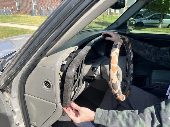 2004 GMC Yukon Instrument Cluster Replacement: crwdns2935265:010crwdnd2935265:02crwdnd2935265:03crwdne2935265:0