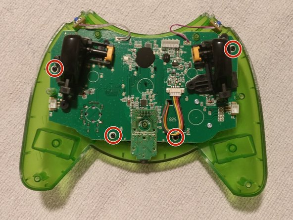 Desmontaje del Hyperkin Duke, Eliminar la PCB principal: paso 4, imagen 2 de 2