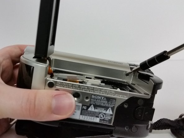 Sony Handycam DCR-DVD650 Disk Door Replacement: crwdns2935265:04crwdnd2935265:02crwdnd2935265:02crwdne2935265:0