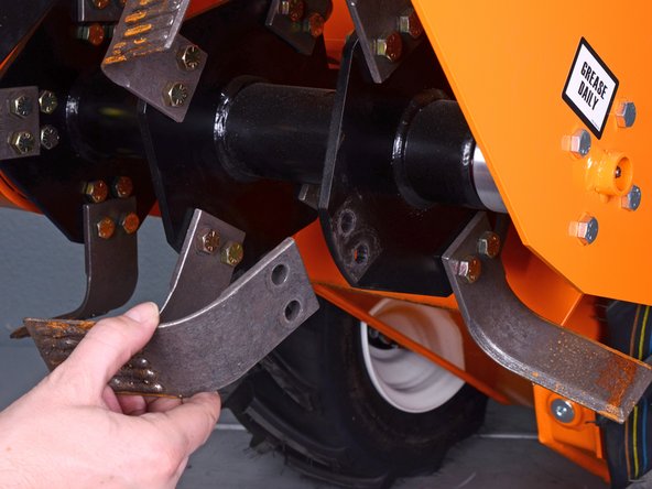 Barreto Tillers E1320HTRLR 2016 Tine Replacement, Remove the tine: crwdns2935265:09crwdnd2935265:02crwdnd2935265:02crwdne2935265:0