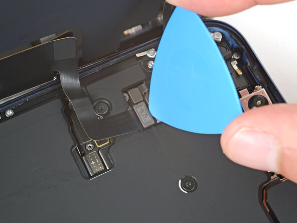 iPhone 17 Pro Max Screen Replacement, Disconnect the screen: crwdns2935265:022crwdnd2935265:01crwdnd2935265:03crwdne2935265:0