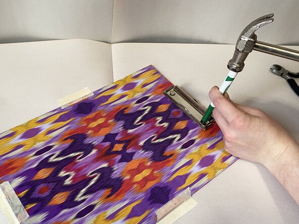 How to Replace the Rivets in a Clipboard: crwdns2935265:08crwdnd2935265:02crwdnd2935265:02crwdne2935265:0