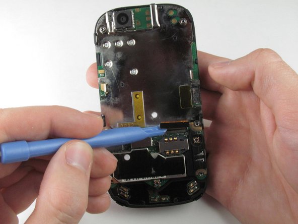 Disassembling Motorola Cliq LCD Shield Plate: crwdns2935265:010crwdnd2935265:02crwdnd2935265:02crwdne2935265:0