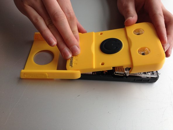 Waka Waka Power Plus Battery Replacement, Click the two parts together: crwdns2935265:011crwdnd2935265:02crwdnd2935265:03crwdne2935265:0