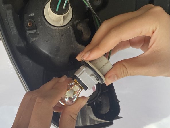 2006 Toyota Tacoma Signal Lights Replacement: crwdns2935265:08crwdnd2935265:02crwdnd2935265:02crwdne2935265:0