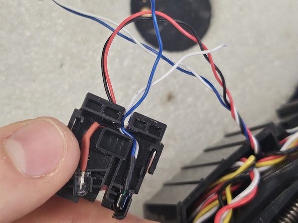 Roborock S7: Cliff sensor replacement, Replace the damaged part, then reassemble the sensor: crwdns2935265:012crwdnd2935265:02crwdnd2935265:02crwdne2935265:0