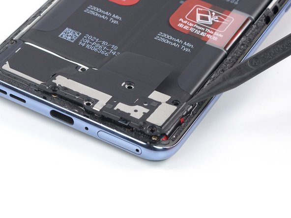 OnePlus Nord 2 5G Battery Replacement, Pry up the daughterboard cover: crwdns2935265:017crwdnd2935265:02crwdnd2935265:02crwdne2935265:0