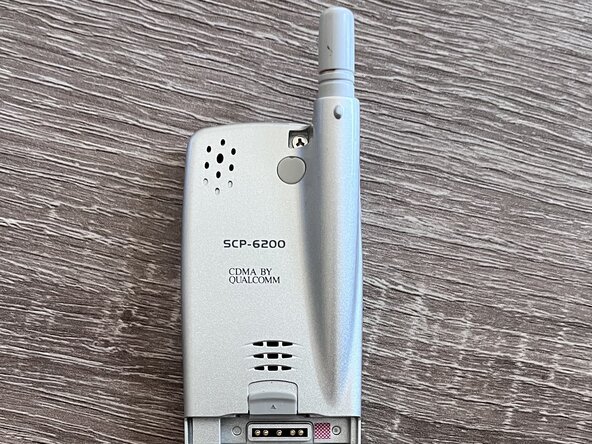 Sanyo SCP-6200 Screen Replacement, Remove the visible screws: crwdns2935265:02crwdnd2935265:03crwdnd2935265:03crwdne2935265:0