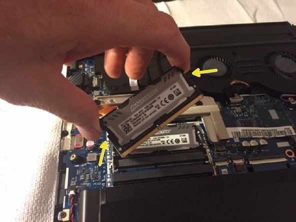 Lenovo Y700-14ISK Upgrading/Replacing RAM Replacement, Removing the RAM: crwdns2935265:05crwdnd2935265:03crwdnd2935265:03crwdne2935265:0