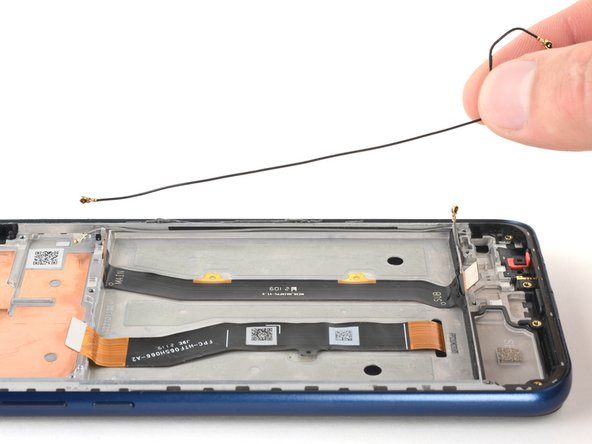 Motorola Moto G Play (2021) Screen Replacement, Remove the antenna cables: crwdns2935265:042crwdnd2935265:02crwdnd2935265:03crwdne2935265:0