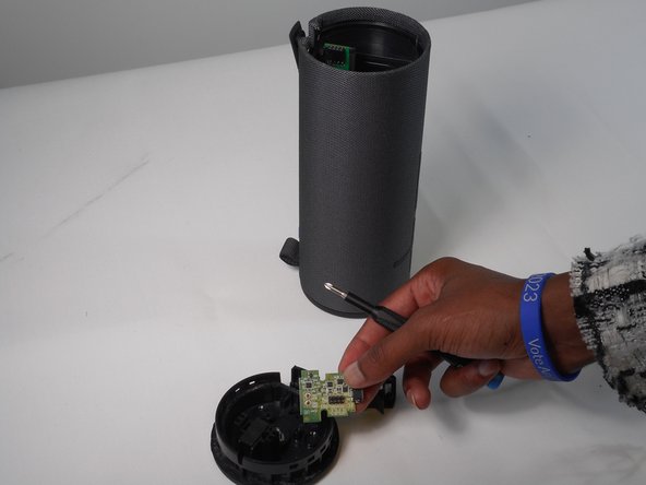 Logitech UE MegaBoom 3 USB Port Replacement, USB Port: crwdns2935265:03crwdnd2935265:03crwdnd2935265:03crwdne2935265:0