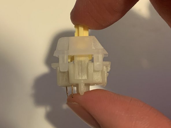 Royal Kludge GK64 Keyboard Switch Spring Replacement: шаг 6, изображение 2 из 3