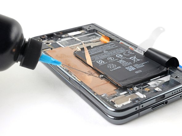 Google Pixel Fold Inner Screen Assembly Replacement, Apply isopropyl alcohol: crwdns2935265:069crwdnd2935265:03crwdnd2935265:03crwdne2935265:0