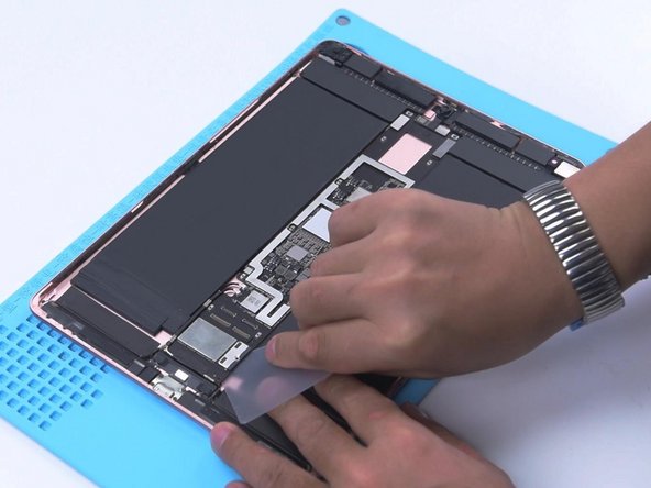 Repair an iPad Pro That Won't Power On: step 3, image 3 of 3