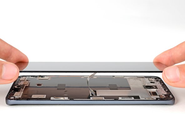 Motorola Edge (2022) Display Replacement, Remove the display: crwdns2935265:042crwdnd2935265:02crwdnd2935265:03crwdne2935265:0