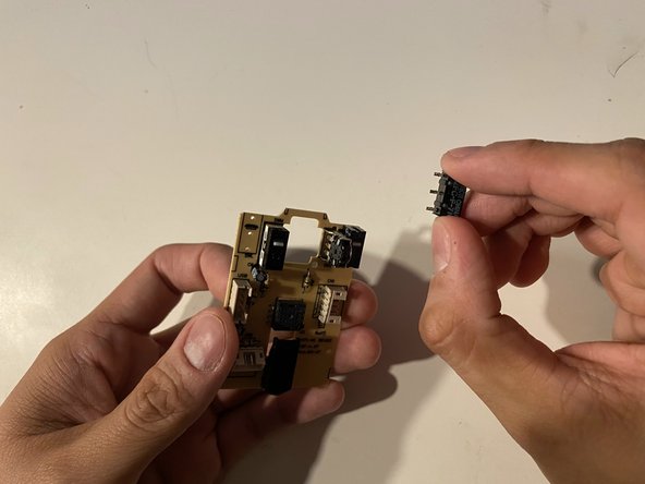 Xtreme Gaming XG-700 Internal Switch Replacement: 手順 6、 2の画像 2