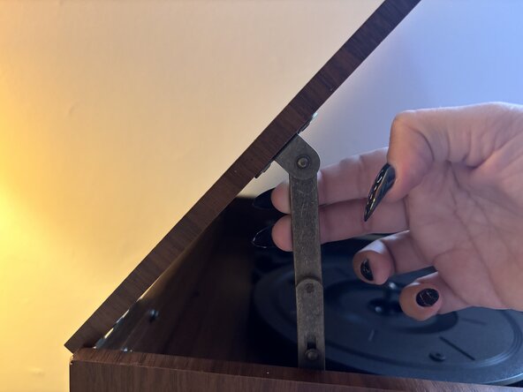 Victrola Century Record Player Stylus/Needle Replacement: step 4, image 3 of 3