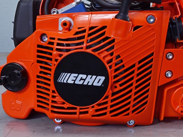 Echo Chain Saw CS590 2019 Ignition Assembly Replacement, Unfasten the starter case: crwdns2935265:015crwdnd2935265:02crwdnd2935265:02crwdne2935265:0