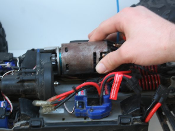 Traxxas Summit Steering Assembly Servo Replacement: crwdns2935265:05crwdnd2935265:02crwdnd2935265:03crwdne2935265:0