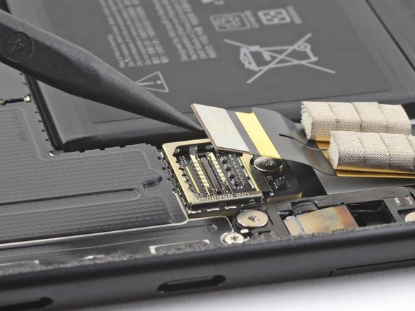 Microsoft Surface Pro X SSD Port Replacement, Disconnect the SSD port: étape 29, image 2 de 2