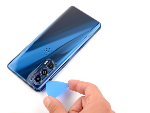 Motorola Edge 5G UW (2022) Screen Replacement, Slice the left adhesive: crwdns2935265:04crwdnd2935265:02crwdnd2935265:02crwdne2935265:0