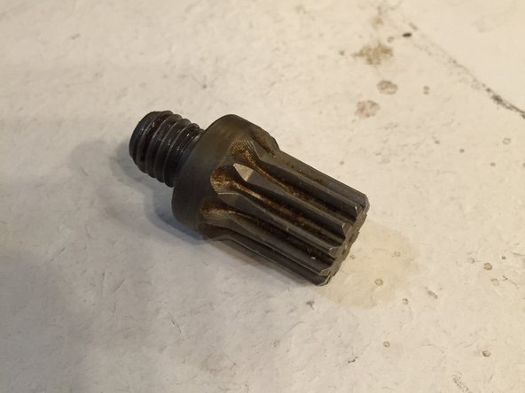 Ridgid R4300 Planer Cutting head with Byrd SHELIX Helical Cutter Head Replacement, Remove pinion gear: crwdns2935265:010crwdnd2935265:03crwdnd2935265:03crwdne2935265:0