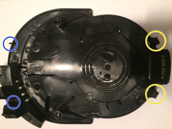 Filter-Koffiemachine: Omleiding interne timer, Het demonteren van de bodemplaat (deel 3) / Identificatie en plaats van de onderdelen: stap 6, afbeelding 2 van 3