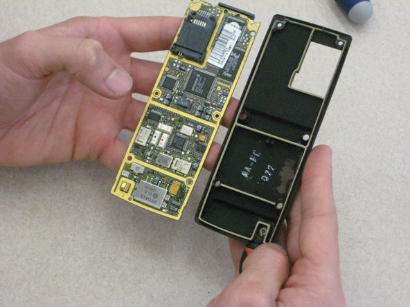Disassembling Ericsson CF 388 Circuit Board: crwdns2935265:09crwdnd2935265:02crwdnd2935265:02crwdne2935265:0