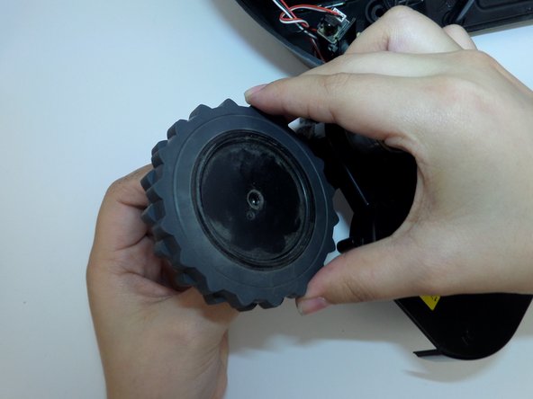 Samsung POWERbot R7070 Right Driving Wheel Replacement: crwdns2935265:019crwdnd2935265:02crwdnd2935265:03crwdne2935265:0