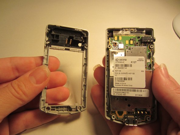 Kyocera Marbl K127 Keyboard Replacement, Remove the phone backing.: crwdns2935265:03crwdnd2935265:03crwdnd2935265:03crwdne2935265:0