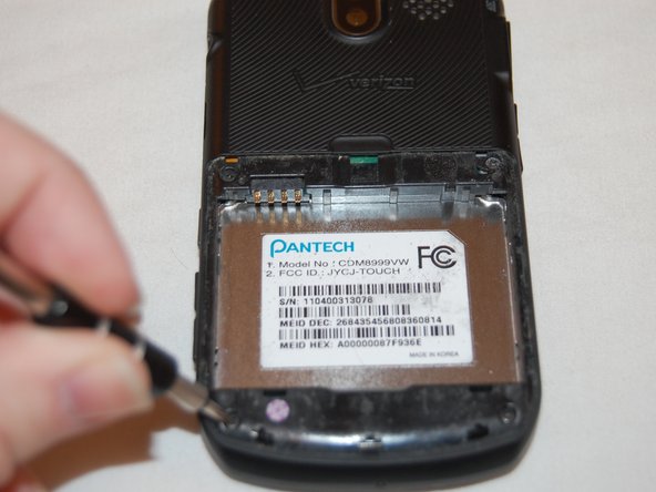 Pantech Crux Teardown: step 3, image 3 of 3