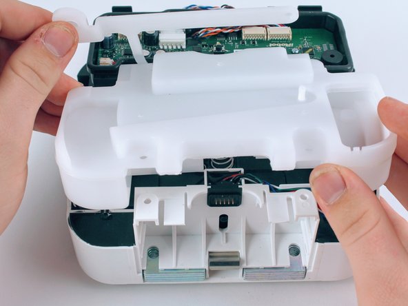 iRobot Braava Jet 240 Tank Replacement: crwdns2935265:013crwdnd2935265:03crwdnd2935265:03crwdne2935265:0