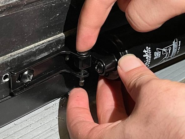 Pneumatic Door Closer Replacement: crwdns2935265:07crwdnd2935265:03crwdnd2935265:03crwdne2935265:0