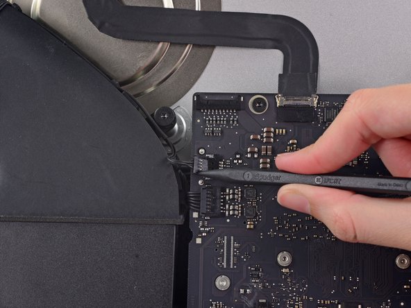 iMac Intel 21.5" EMC 2805 Fan Replacement, Fan: crwdns2935265:024crwdnd2935265:02crwdnd2935265:02crwdne2935265:0