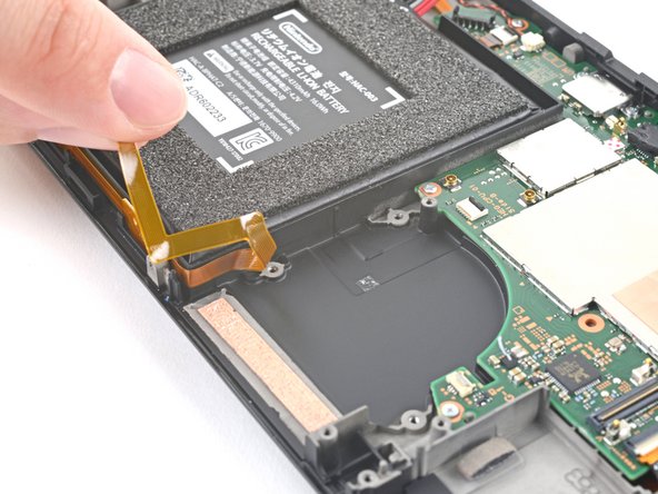 Nintendo Switch OLED Model Power Button Board Replacement, Separate the power board button's adhesive: paso 37, imagen 3 de 3