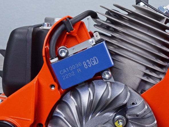 Echo Chain Saw CS590 2019 Ignition Assembly Replacement, Unfasten the ignition coil: crwdns2935265:020crwdnd2935265:02crwdnd2935265:02crwdne2935265:0
