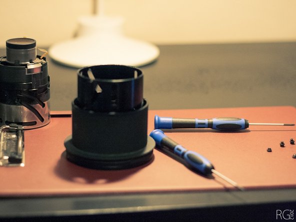 Disassembling Sigma 24-70mm F2.8 EX DG Macro Lens Zoom bearing: crwdns2935265:04crwdnd2935265:02crwdnd2935265:02crwdne2935265:0