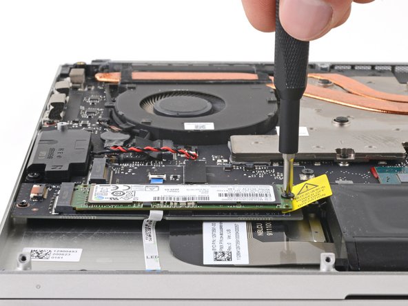 Razer Blade 15" (2020) SSD Replacement, Unfasten the SSD: crwdns2935265:08crwdnd2935265:02crwdnd2935265:03crwdne2935265:0