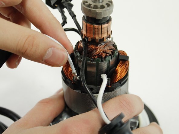 Black and Decker BDERO100 Holder Brush and Spring Replacement: crwdns2935265:010crwdnd2935265:02crwdnd2935265:03crwdne2935265:0