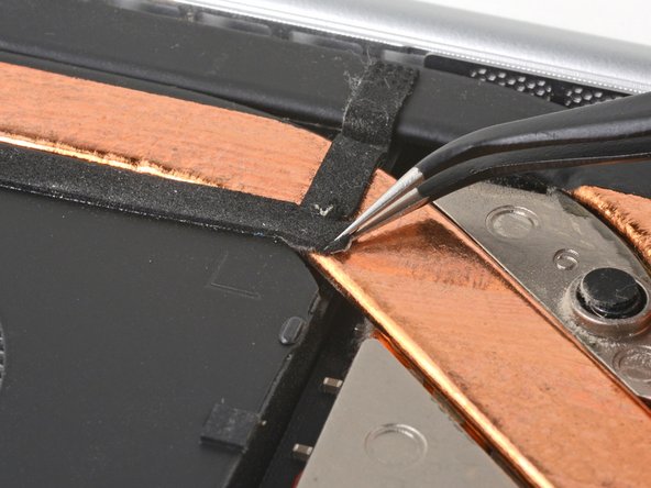 Razer Blade 15" (2020) Right Fan Replacement, Peel up the fan tape: crwdns2935265:011crwdnd2935265:02crwdnd2935265:03crwdne2935265:0