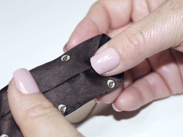 How to Fix a Ripped Necktie Seam: crwdns2935265:09crwdnd2935265:02crwdnd2935265:02crwdne2935265:0