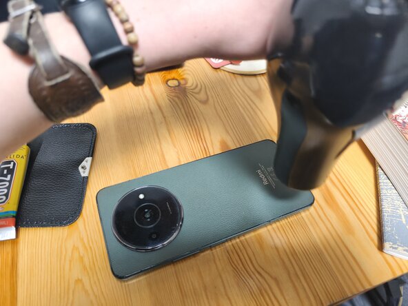 Redmi A3 Screen Replacement, Heat the adhesive: step 2, image 1 of 1