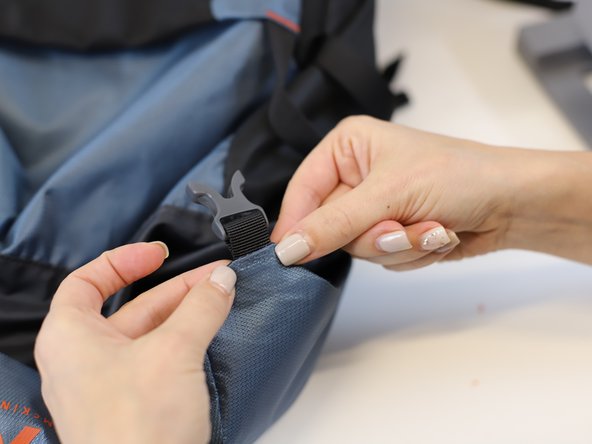How to Replace a Backpack Buckle (with sewing), Test the replacement part: crwdns2935265:03crwdnd2935265:03crwdnd2935265:03crwdne2935265:0