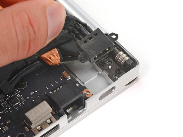 Razer Blade 15" (2020) Screen Replacement, Remove the charging port: crwdns2935265:016crwdnd2935265:02crwdnd2935265:02crwdne2935265:0