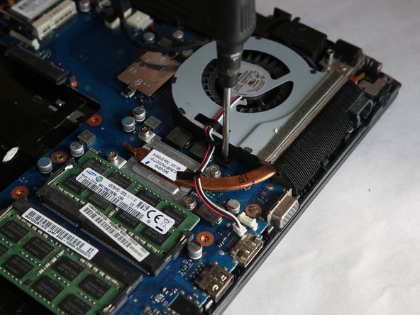 Samsung NP270E5E-K03US Internal Fan Replacement: crwdns2935265:08crwdnd2935265:03crwdnd2935265:03crwdne2935265:0