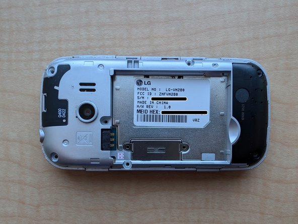 LG Extravert 2 Teardown, Remove back shell screws: crwdns2935265:03crwdnd2935265:02crwdnd2935265:02crwdne2935265:0