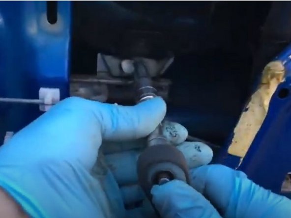 How to Fix a Loose Car Window: crwdns2935265:07crwdnd2935265:02crwdnd2935265:02crwdne2935265:0