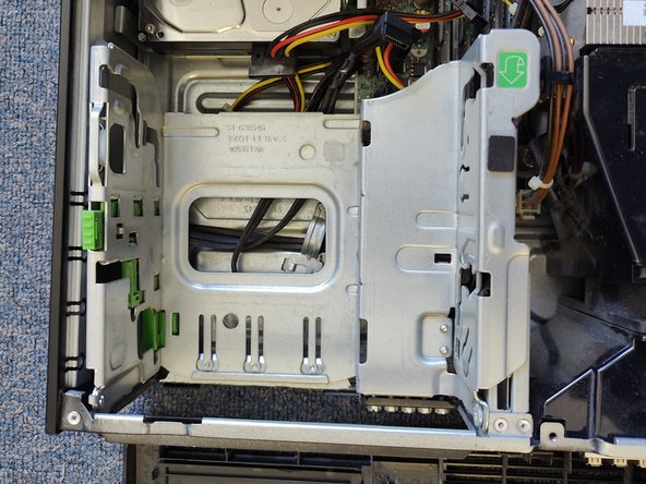 HP Compaq 8200 Elite Teardown, Remove the CD-ROM: stap 0, afbeelding 3 van 3