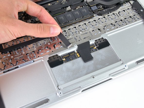 MacBook Air 11" Late 2010 Trackpad Replacement, Trackpad: crwdns2935265:06crwdnd2935265:02crwdnd2935265:02crwdne2935265:0
